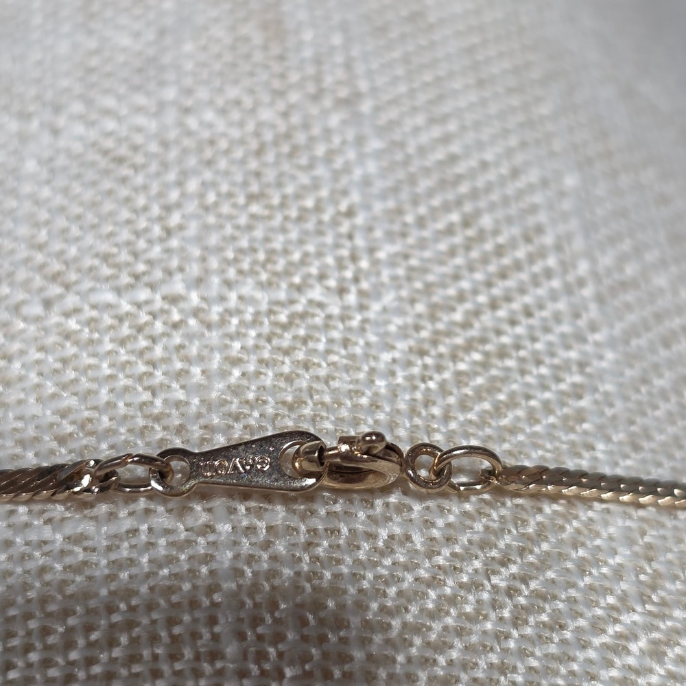 Avon V-Neck Necklace‎ Gold Tone Rhinestone Accent Delicate Chain 18 Inch - Picture 4 of 5